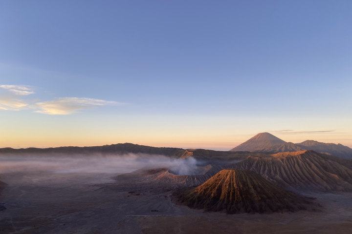 布罗莫火山日出 + 伊真蓝火 两天一晚（泗水午夜出发）