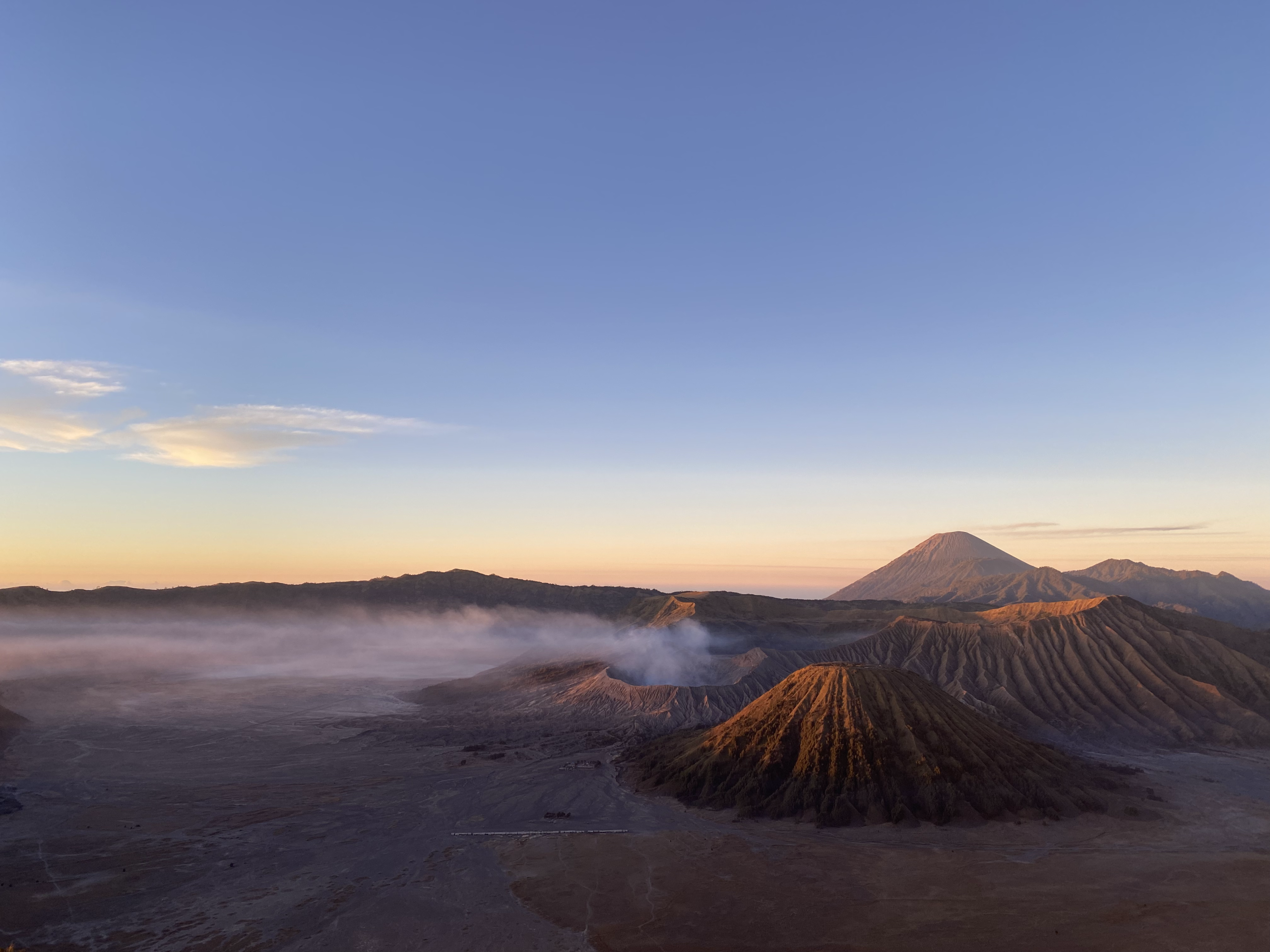 布罗莫火山日出 + 伊真蓝火 两天一晚（泗水午夜出发）